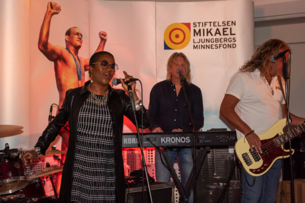 Festen Lo╠êrdag (67 av 75)